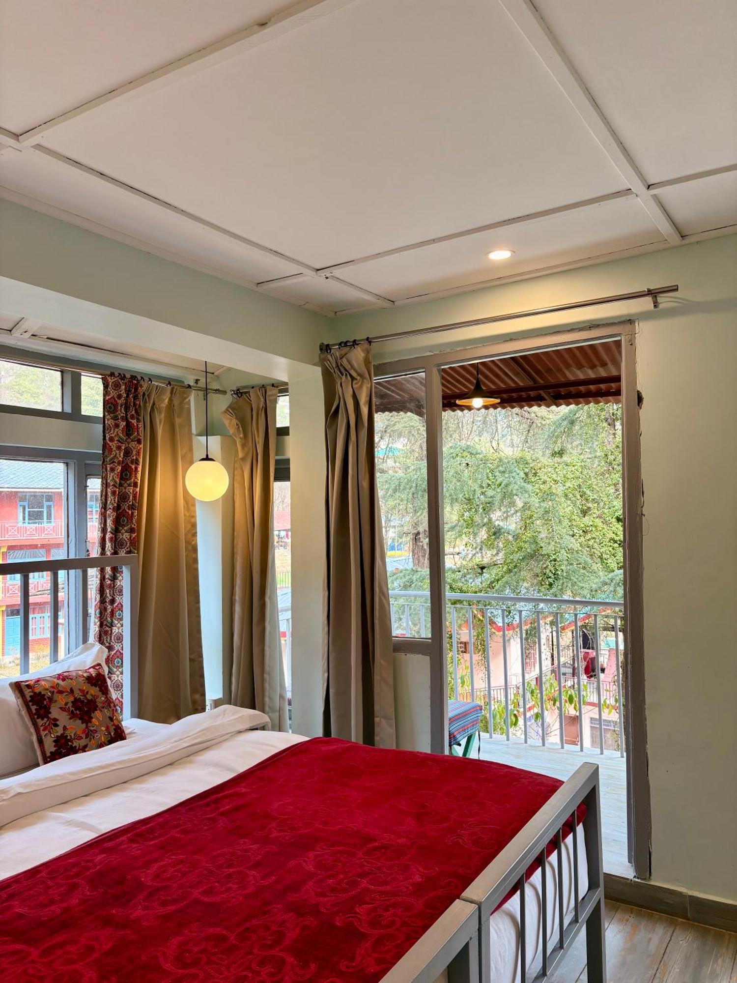 מקלוד גאנג' Eevolve Dharamkot - An Eco Hostel מראה חיצוני תמונה